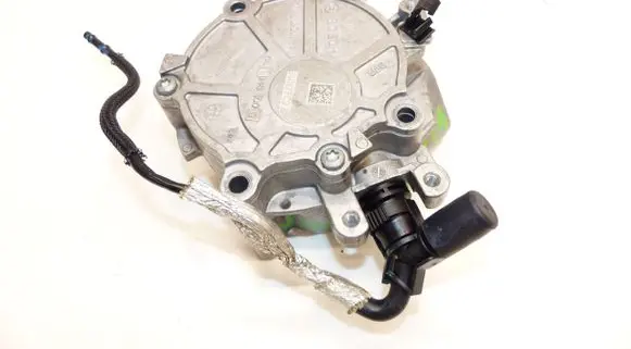 Volkswagen PASSAT B8 Vacuum pump 06N145100G