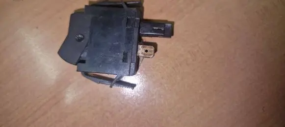 Volkswagen Polo II 86C 2F Windscreen/window heater switch 321959621