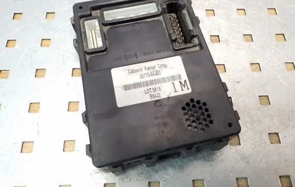 Suzuki Grand Vitara II Comfort/convenience module 3677064JB0