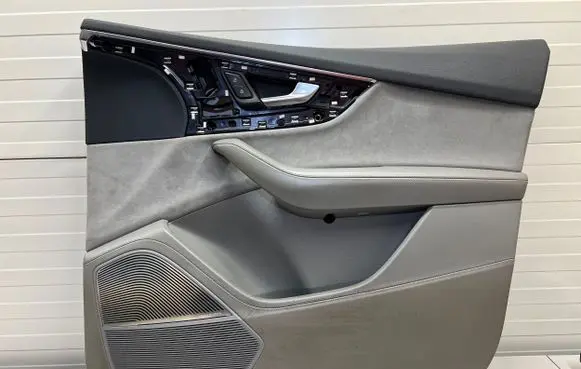 Audi Q7 4M Front door card panel trim 4M1868018 4m0867118B