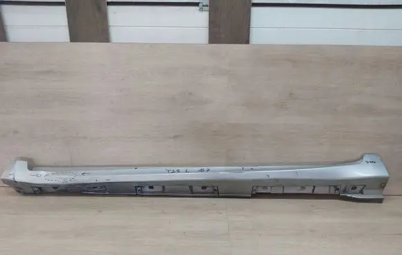Toyota Avensis T270 Sill 75852-05050