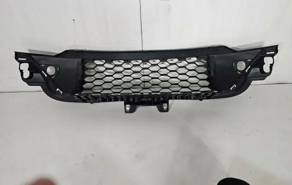 Iveco Daily 6th gen Front bumper lower grill 5801529764