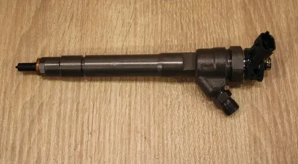 Renault Megane III Fuel injector 8201055367