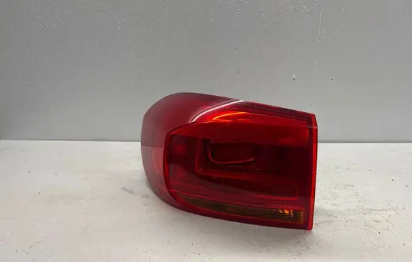 Volkswagen Tiguan Rear/tail lights 5N0945095Q 2SD01073801