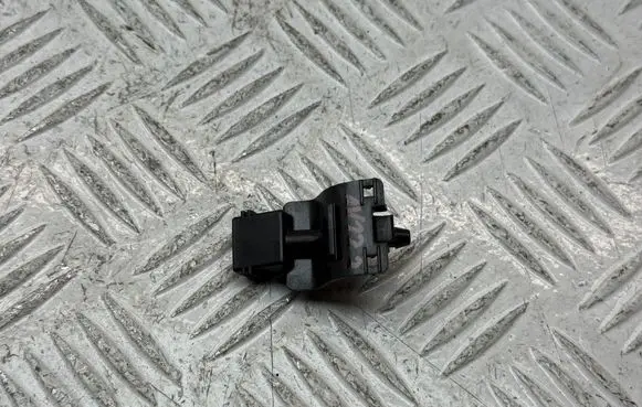 Windshield washer spray nozzle