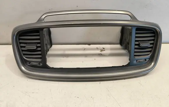 KIA Sorento Radio/GPS head unit trim 84740C5910CP7