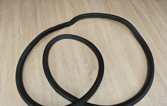 BMW 8 G16 Front door rubber seal 7435437