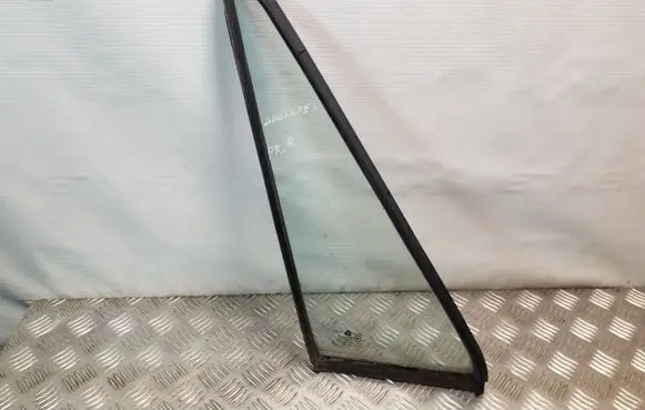 Hyundai Galloper Front vent window/glass (coupe) 