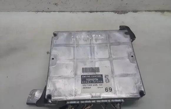 Toyota Avensis T250 Engine control unit/module 8966105690