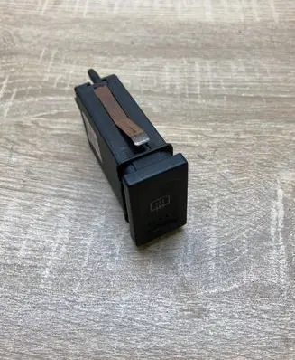 Volkswagen PASSAT B5.5 Windscreen/window heater switch 3B0959621D