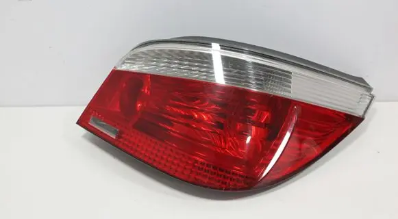 BMW 5 E60 E61 Rear/tail lights 2VP008679 6910768