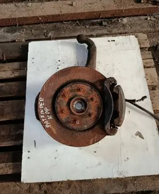 Nissan Pathfinder R51 Front wheel hub