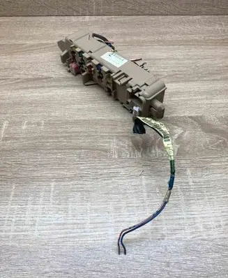 Toyota Corolla E120 E130 Fuse module 8F120182 4920