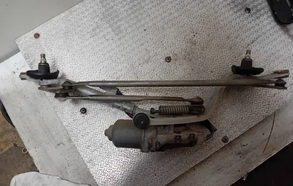 Toyota Auris 150 Front wiper linkage and motor 8511002190 AE1593000831