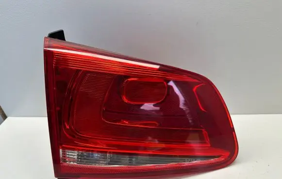 Volkswagen Touareg II Tailgate rear/tail lights 7P6945093A