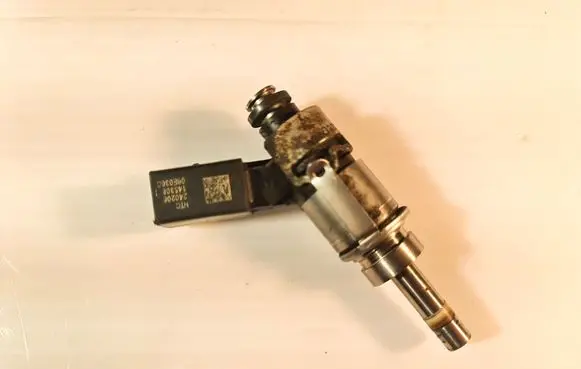 Audi A6 S6 C6 4F Fuel injector 06E036C 240206
