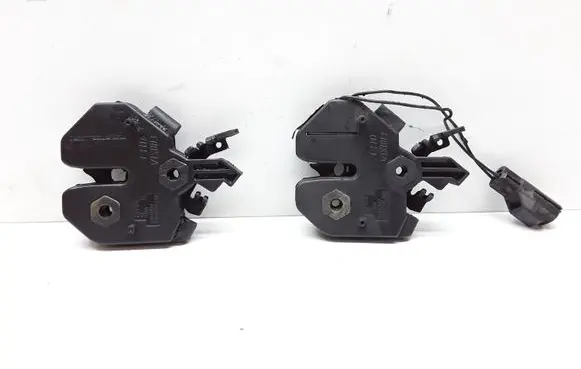 Volvo XC70 Engine bonnet/hood lock/catch 9483765 9483764
