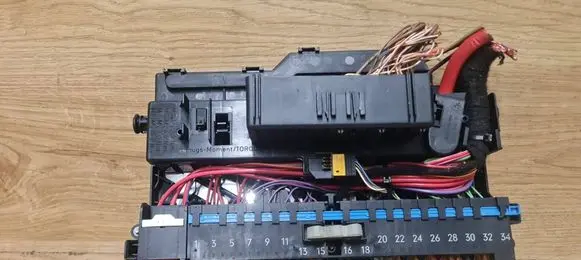 BMW X3 E83 Fuse module 8364542
