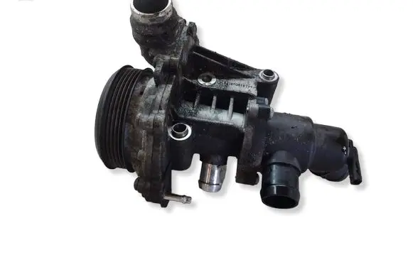 Mercedes-Benz A W176 Water pump A6512000501