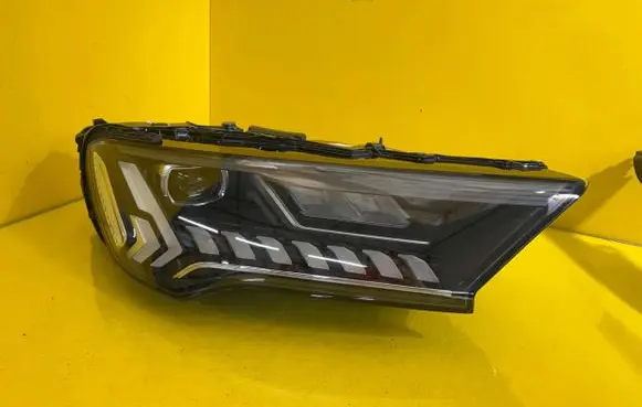 Audi Q7 4M Headlight/headlamp 4M0941040C