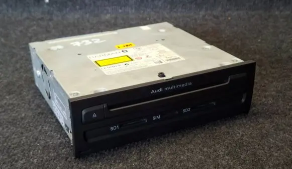 Audi A8 S8 D4 4H Navigation unit CD/DVD player 4H0035670L 4H0035670N
