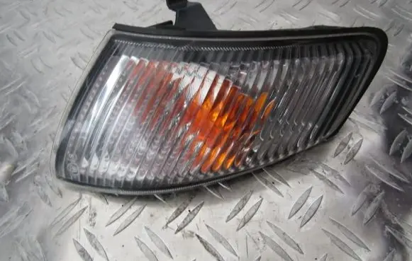Mazda 626 Front indicator light 21061822 210-61822