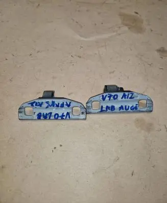 Volvo V70 Rear door lower hinge