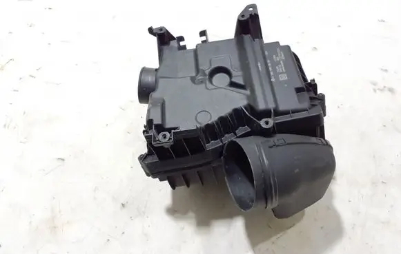 Mercedes-Benz GLA H247 Air filter box A2820903800