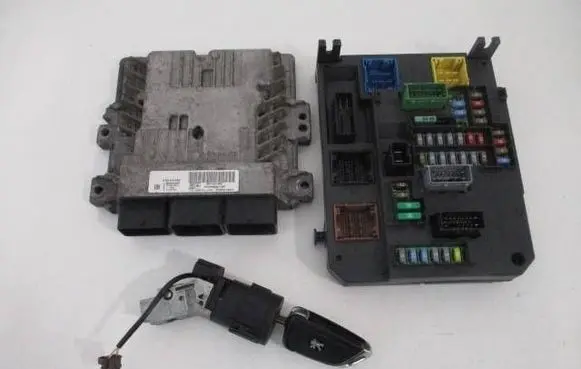 Peugeot 308 Engine ECU kit and lock set 9811651980