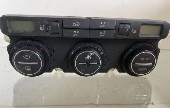 Volkswagen Touran I Climate control unit