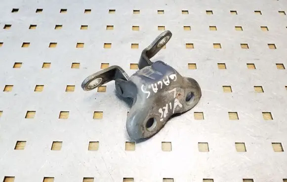 Toyota Avensis T250 Rear door upper hinge