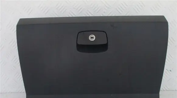 Volkswagen Amarok Glove box
