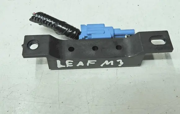 Nissan Leaf I (ZE0) Antenna control unit 