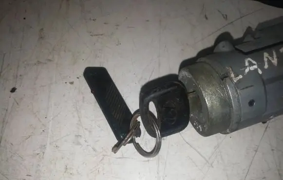 Hyundai Lantra I Ignition lock