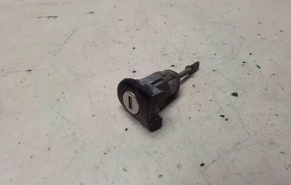 Volkswagen PASSAT B5 Coupe door lock (next to the handle) 