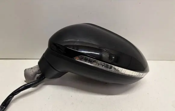 Volkswagen PASSAT B8 Front door electric wing mirror 