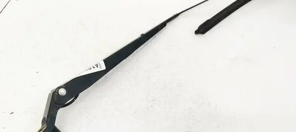 Front wiper blade arm