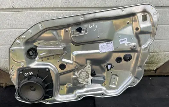 Mercedes-Benz S W221 Front door window regulator with motor A2218202902 A2218904267 A2215403108