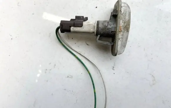 Citroen Xsara Front fender indicator light