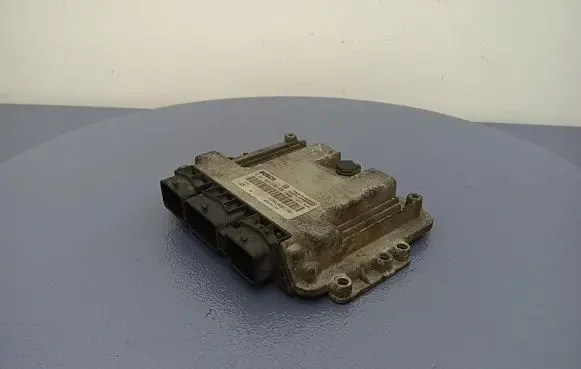 Renault Trafic II (X83) Engine control unit/module ECU 0281011530
