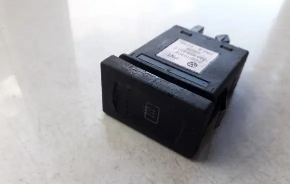 Volkswagen PASSAT B5.5 Windscreen/window heater switch 3B0959621C