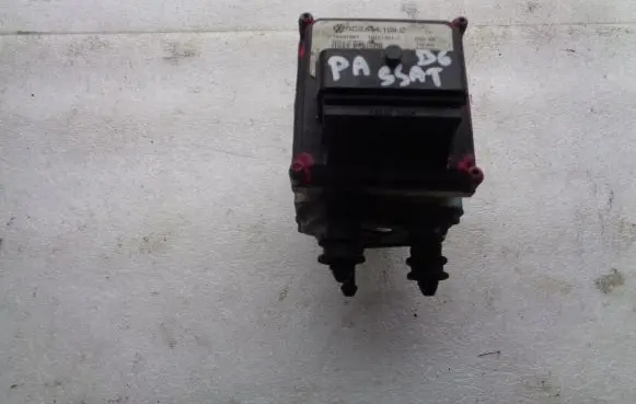 Volkswagen PASSAT B6 ABS Pump 3C0614109C