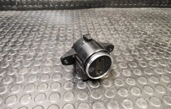 Volkswagen Touareg II Ignition lock 7P6905843