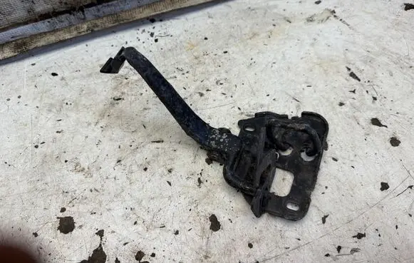 Audi A4 S4 B5 8D Engine bonnet/hood lock/latch loop/hook 8D0823480