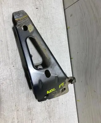 Volkswagen Beetle A5 Fender mounting bracket 5c5810430a