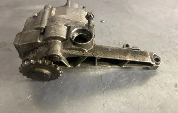 Mercedes-Benz C W204 Oil pump A6421810647