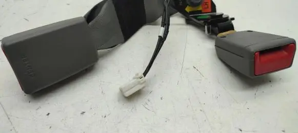 Hyundai Elantra VII Front seatbelt buckle