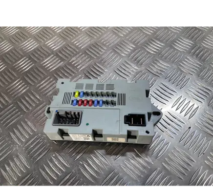 Jaguar XE Fuse module CPLA14Q073AA 73707520 1506171562