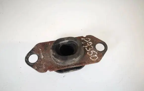 Nissan Note (E11) Engine mount bracket