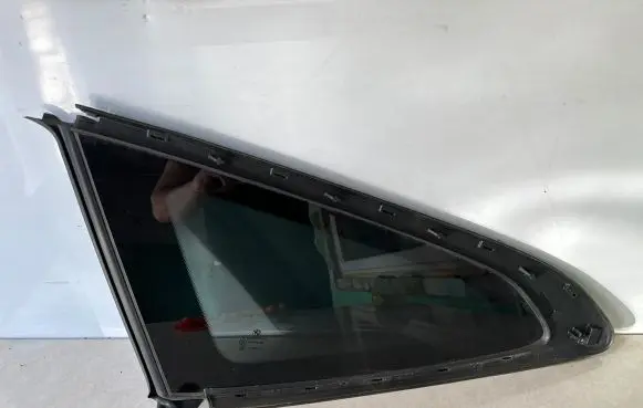 BMW 6 G32 Gran Turismo Rear side window 8495577